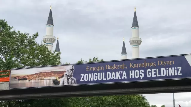 Zonguldak'ta her yer afişlerle süslendi! Kentte, Erdoğan'ın vereceği müjdenin telaşı yaşanıyor