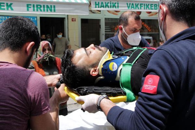 Kardeşine ziyaret etmek için gittiği evin 4.katından aşağıya düştü Kardeşine ziyaret etmek için gittiği evin 4.katından aşağıya düştü