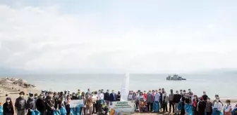 Bursa'da çevre mühendisliğii öğrencileri Mudanya sahilinde kıyı temizliği yaptı