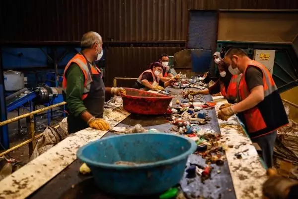 İstanbul'da üretilen 18 bin ton evsel atık doğaya, ekonomiye ve sanayiye kazandırılıyor