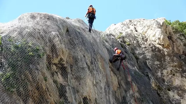 Bu işi yapmak cesaret ister! Metrelerce yüksekte ekmek mücadelesi