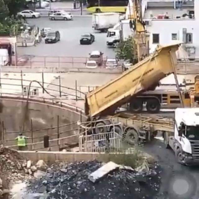 Metro inşaatı toprakla dolduruldu! İstanbul'da iktidar ve muhalefeti karşı karşıya getiren görüntü