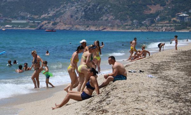Normalleşme dönemi başladı, vatandaşlar plajlara akın etti Normalleşme dönemi başladı, vatandaşlar plajlara akın etti