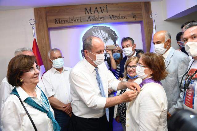 Muharrem İnce, İzmir'de CHP'li seçmenden oy istedi: Zorla oy veriyorsan, yerin Memleket Partisi