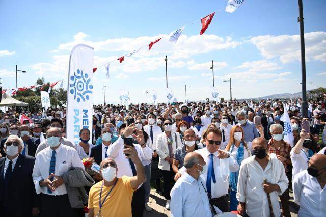 Muharrem İnce, İzmir'de CHP'li seçmenden oy istedi: Zorla oy veriyorsan, yerin Memleket Partisi