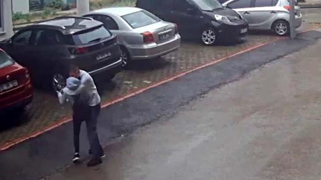 Yüzde 50 engelli sapık, mahalleden geçen kadınları taciz etti Yüzde 50 engelli sapık, mahalleden geçen kadınları taciz etti