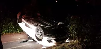 Trafiğe kapalı yolda bariyerlere çarpan otomobil böyle takla attı