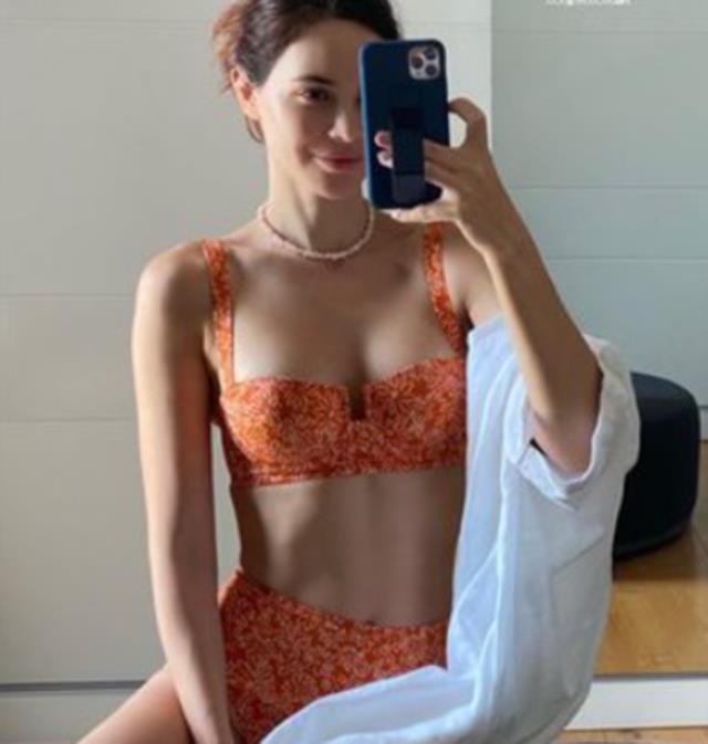 Volkan Demirel'in eşi Zeynep, ayna karşısından yaptığı bikinili paylaşımla sosyal medyayı salladı