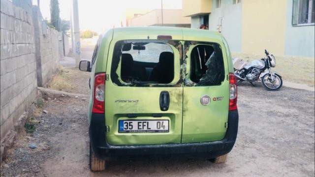 Whatsapp'ta akrabasıyla tartıştı, 700 kilometre gidip aracına saldırdı Whatsapp'ta akrabasıyla tartıştı, 700 kilometre gidip aracına saldırdı
