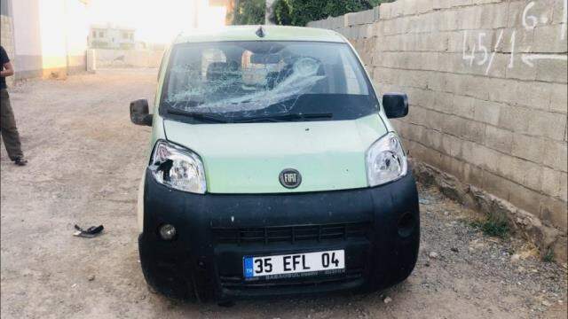 Whatsapp'ta akrabasıyla tartıştı, 700 kilometre gidip aracına saldırdı Whatsapp'ta akrabasıyla tartıştı, 700 kilometre gidip aracına saldırdı