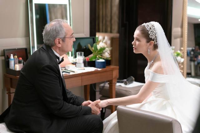 Camdaki Kız'ın sezon finalinden 2. fragman yayınlandı! Sedat, düğününde yasak aşkıyla öpüşüyor
