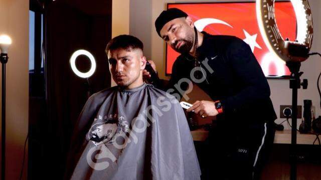 Bizim Çocuklar, dünyanın takip edeceği İtalya maçı öncesi kuaför getirtip imaj değiştirdi