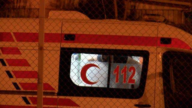 Hareketli dakikalar! Kendisini önce metrobüse sonra ambulansa kilitledi Hareketli dakikalar! Kendisini önce metrobüse sonra ambulansa kilitledi