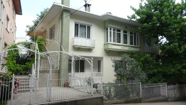 İran'ın eski lideri Humeyni'nin sürgün yıllarında Bursa'da kaldığı ev 20 milyona satışa çıktı
