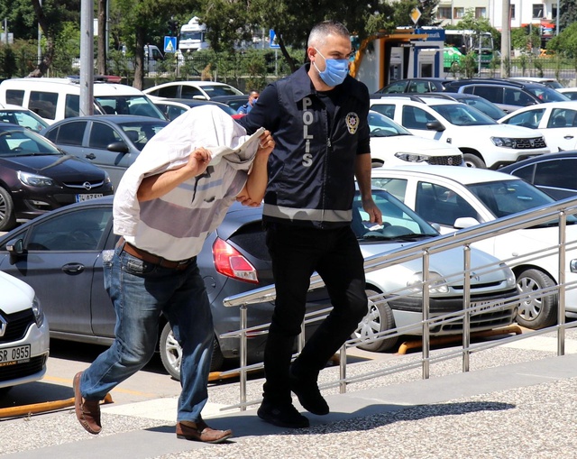 Marketten Ayçiçek yağı çaldı, polisin operasyonuyla gözaltına alındı