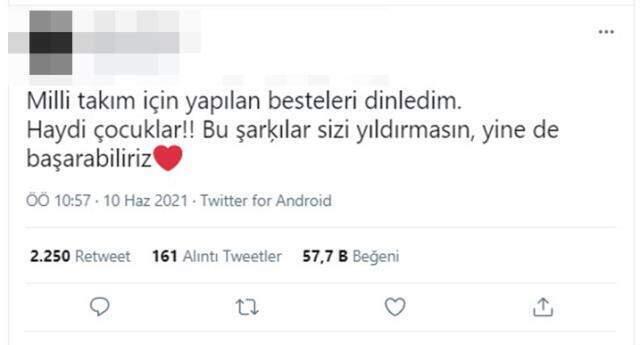 Mustafa Sandal ve Kıraç'ın yaptığı marşlardan sonra orgun başına geçen minik Fevzi, sosyal medyayı yıktı