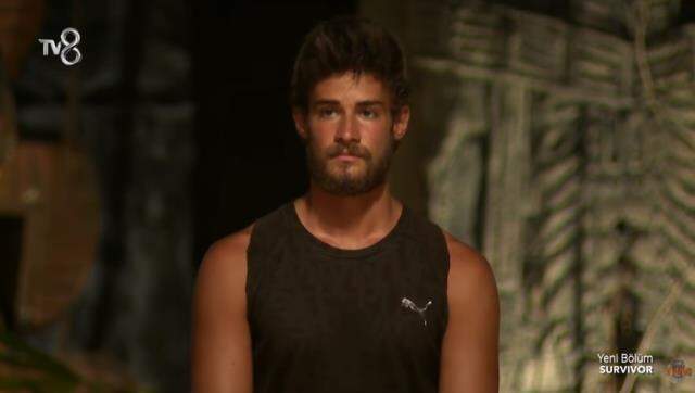 Survivor 2021'de şaşkına çeviren olay! Berkay, mavi takımdakilerin yerine kendi takımındaki yarışmayı eleme adayı yaptı Survivor 2021'de şaşkına çeviren olay! Berkay, mavi takımdakilerin yerine kendi takımındaki yarışmayı eleme adayı yaptı