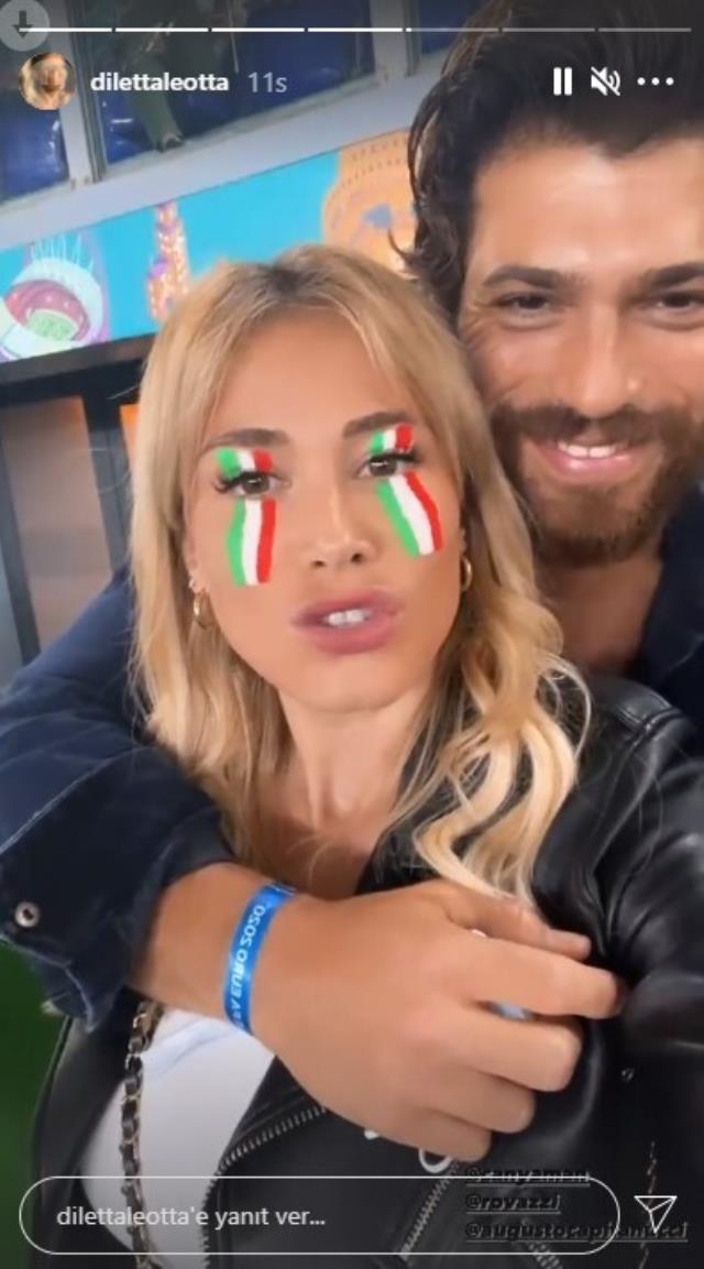 Can Yaman ve sevgilisi tribünde Türkiye-İtalya karşılaşmasını izledi! Maç sonu yıkılan oyuncu yüzünü maskeyle gizledi