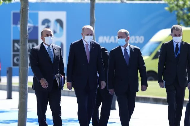 Erdoğan ve diğer liderler, NATO Zirvesi'nde ''aile fotoğrafı'' çekimine katıldı