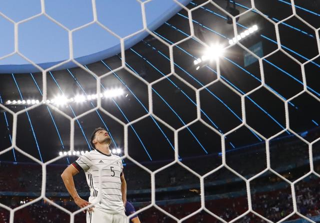 Hummels, Almanya'nın turnuva tarihinde kendi kalesine attığı ilk golü kaydetti