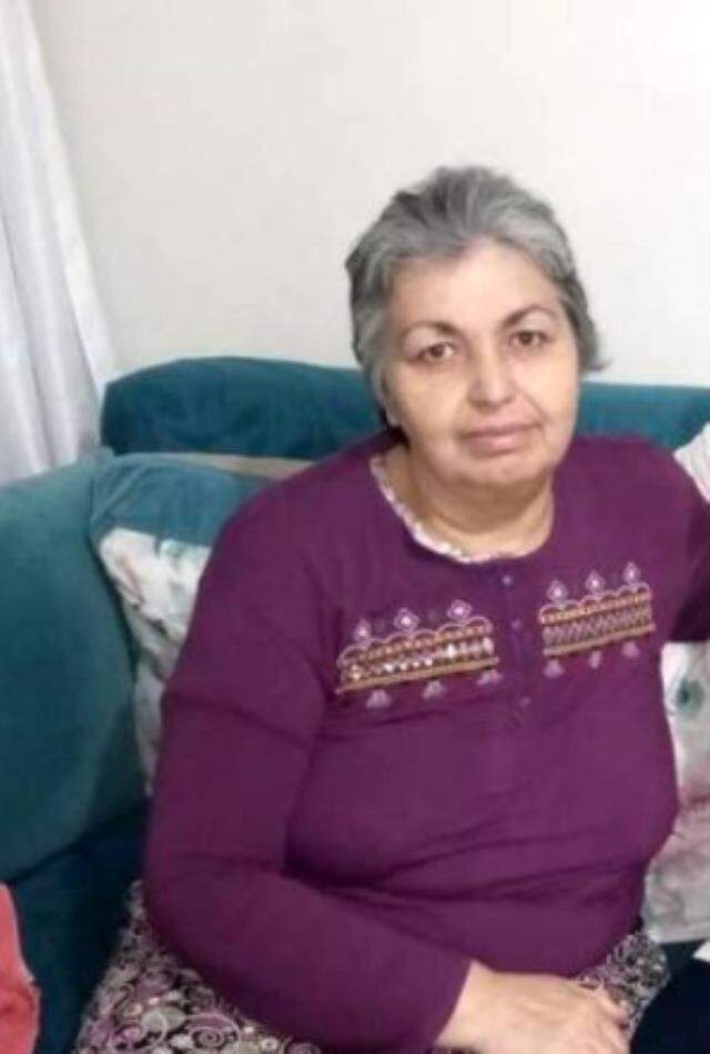 Balkonda halı çırpan kadın beton zemine düşerek feci şekilde can verdi Balkonda halı çırpan kadın beton zemine düşerek feci şekilde can verdi