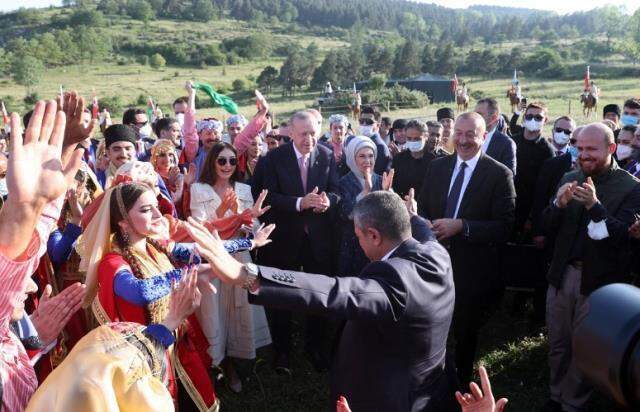 Aliyev kendini tutamayıp oynadı, Cumhurbaşkanı Erdoğan alkış tuttu! Aliyev kendini tutamayıp oynadı, Cumhurbaşkanı Erdoğan alkış tuttu!
