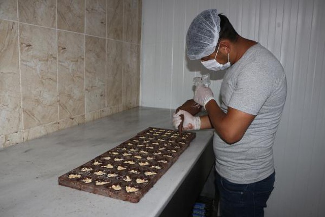 Pasta ustası olmak için 14 yaşında evden kaçtı, şimdi ürünlerini birçok ülkeye ihraç ediyor Pasta ustası olmak için 14 yaşında evden kaçtı, şimdi ürünlerini birçok ülkeye ihraç ediyor