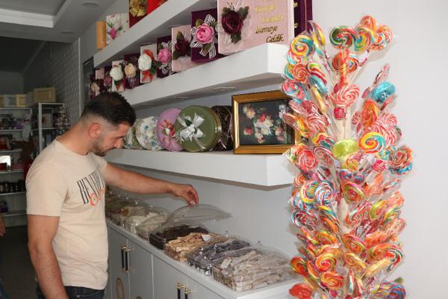 Pasta ustası olmak için 14 yaşında evden kaçtı, şimdi ürünlerini birçok ülkeye ihraç ediyor Pasta ustası olmak için 14 yaşında evden kaçtı, şimdi ürünlerini birçok ülkeye ihraç ediyor