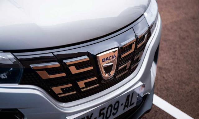 Yeni logosunu ve amblemini tanıtan Dacia, 2022'yi bekliyor