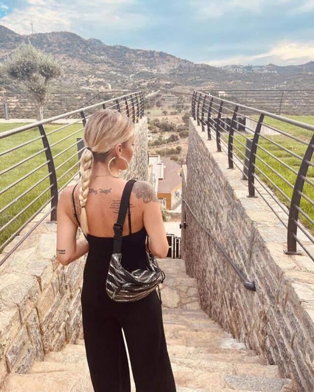 Edis'in şarkısında dans eden İrem Derici, kendinden geçti