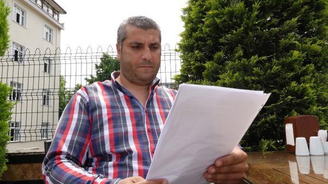 Savcılığın takipsizlik kararı sonrası kiraladığı paramotorla 'Dolandırıldım, hakkımı arıyorum' yazılı afişle uçtu
