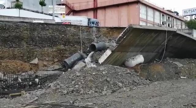 Şiddetli yağışın ardından Başakşehir'de istinat duvarı çöktü! Ekipler olay yerine geldi