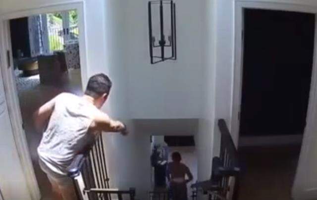 Lüks eve girip çırılçıplak soyundu, yaptıklarıyla herkesi hayrete düşürdü! O anlar kamerada Lüks eve girip çırılçıplak soyundu, yaptıklarıyla herkesi hayrete düşürdü! O anlar kamerada