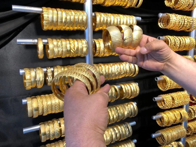 Vatandaş altın kaplama metal ziynet eşyalarına yöneldi: 10 bin liralık bilezik 100 lira