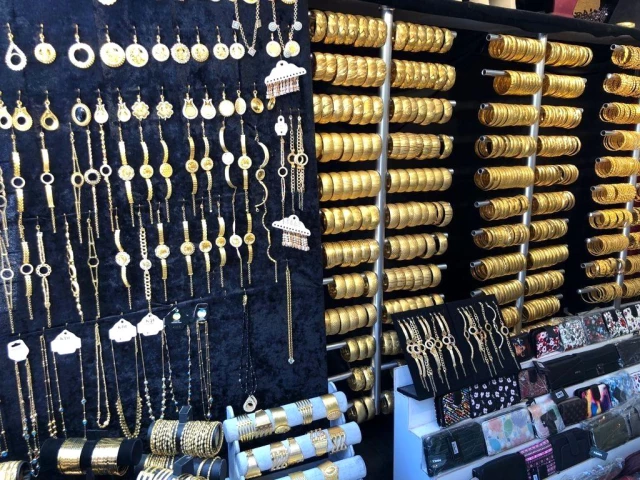 Vatandaş altın kaplama metal ziynet eşyalarına yöneldi: 10 bin liralık bilezik 100 lira