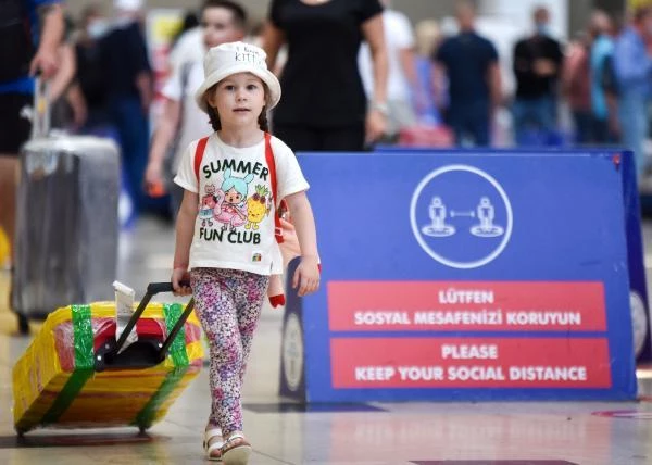 Rusların Antalya'ya akını başladı, hava trafiği yüzde 45 arttı