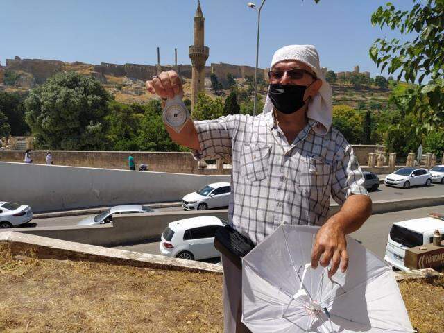 Antika termometre ile Şanlıurfa sıcağını ölçtü! Gölgede 35, güneşte 50 derece Antika termometre ile Şanlıurfa sıcağını ölçtü! Gölgede 35, güneşte 50 derece