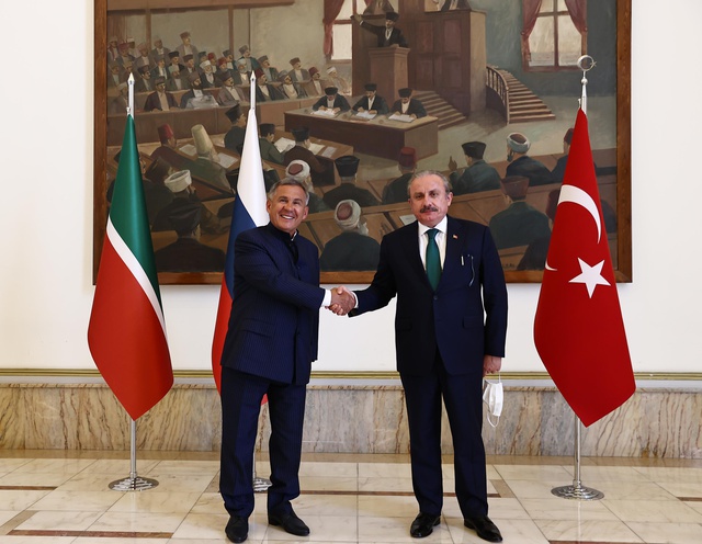Türkiye Cumhurbaşkanı Recep Tayyip Erdoğan, Rusya Devlet Başkanı Vladimir Putin ile telefon görüşmesi gerçekleştirdi. Türkiye Cumhurbaşkanı Recep Tayyip Erdoğan, Rusya Devlet Başkanı Vladimir Putin ile telefon görüşmesi gerçekleştirdi.
