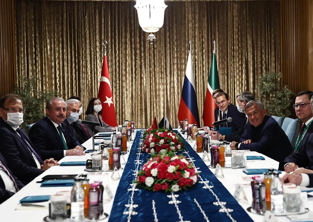 Türkiye Cumhurbaşkanı Recep Tayyip Erdoğan, Rusya Devlet Başkanı Vladimir Putin ile telefon görüşmesi gerçekleştirdi. Türkiye Cumhurbaşkanı Recep Tayyip Erdoğan, Rusya Devlet Başkanı Vladimir Putin ile telefon görüşmesi gerçekleştirdi.