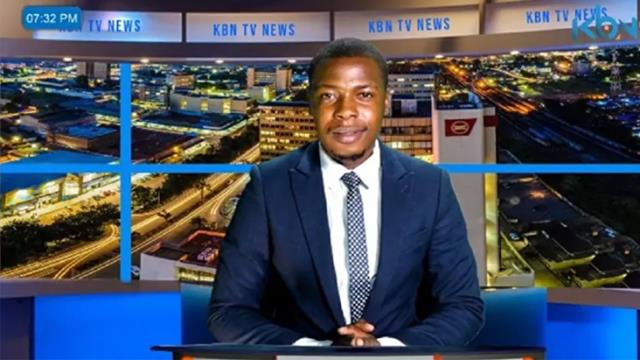 Zambiya'da bir TV sunucusu canlı yayın sırasında haberleri yarıda kesip maaş alamadıklarından dert yandı