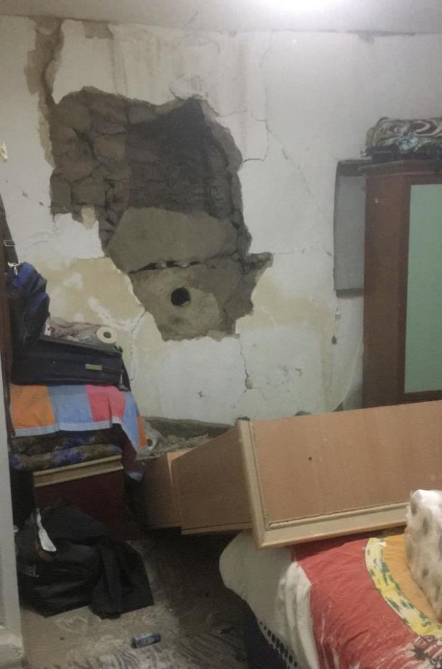 Bingöl depremini en şiddetli hisseden Karakoçan'da 3 ev yıkıldı