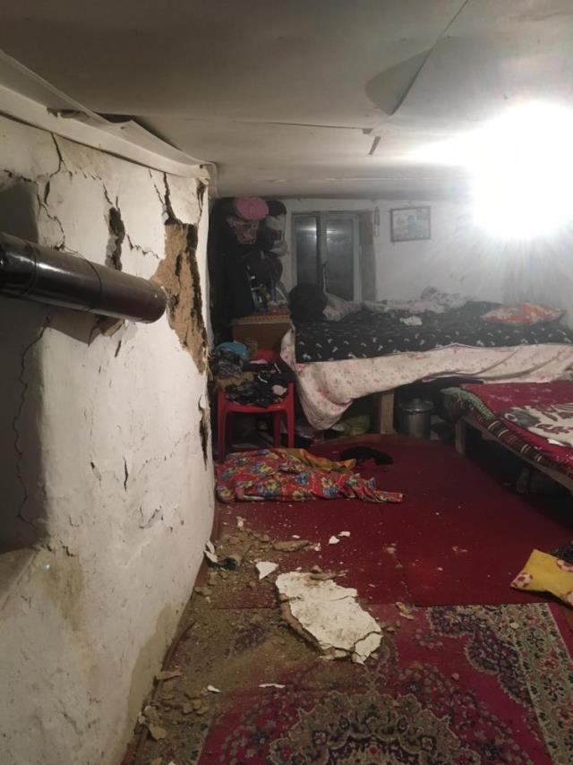 Bingöl depremini en şiddetli hisseden Karakoçan'da 3 ev yıkıldı