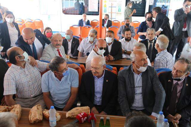 Kılıçdaroğlu'ndan kendisine yapılan balık ekmek ikramına esprili yanıt: Malı götürdü diyecekler