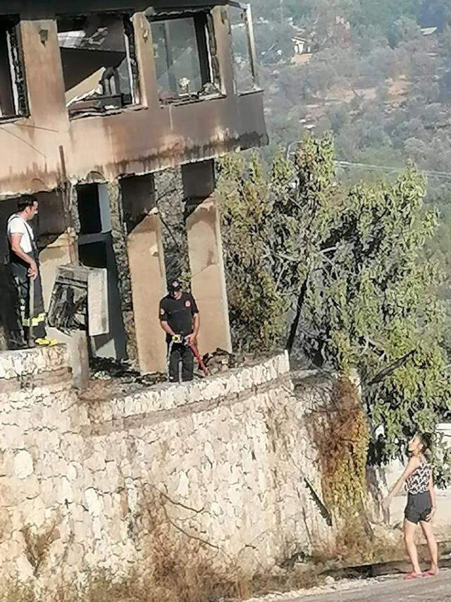 Kaş'ta korkutan orman yangını! Yerleşim yerleri de zarar gördü Kaş'ta korkutan orman yangını! Yerleşim yerleri de zarar gördü