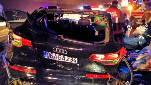Başkent'te korkunç kaza! Tıra çarpıp hurdaya dönen araçtan 3 kadının cansız bedeni çıkarıldı Başkent'te korkunç kaza! Tıra çarpıp hurdaya dönen araçtan 3 kadının cansız bedeni çıkarıldı