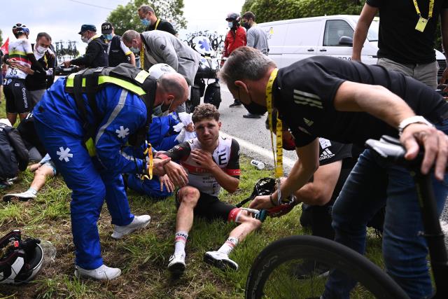 Fransa Bisiklet Turu'na seyircinin neden olduğu kaza damga vurdu!