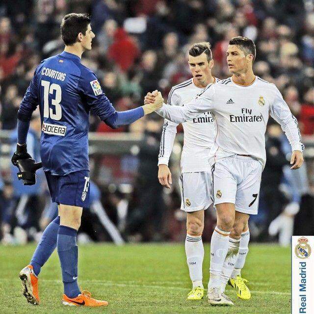Portekiz kaybedince Cristiano Ronaldo rakip kaleciye takıldı: Çok şanslısınız ha! Portekiz kaybedince Cristiano Ronaldo rakip kaleciye takıldı: Çok şanslısınız ha!