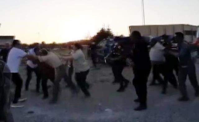 Afyonkarahisar'da oynanan amatör futbol maçı sonrası ortalık savaş alanına döndü Afyonkarahisar'da oynanan amatör futbol maçı sonrası ortalık savaş alanına döndü