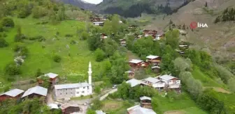 Artvin'deki 2 bin rakımlı Maden köyü ahşap mimarisi, kültürü ve doğasıyla ilgi çekiyor