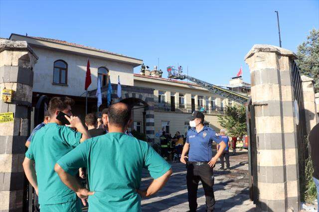 Hastanede yangın! 46 hasta tahliye edildi